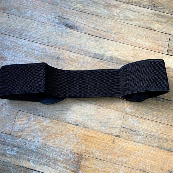 Belt bow metal closure elastic band NWT - Picture 4 of 5